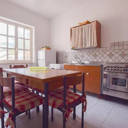 Beautiful In With 2 Bedrooms And Wifi *