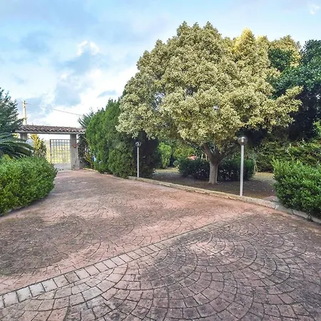 Beautiful In With 2 Bedrooms And Wifi *
