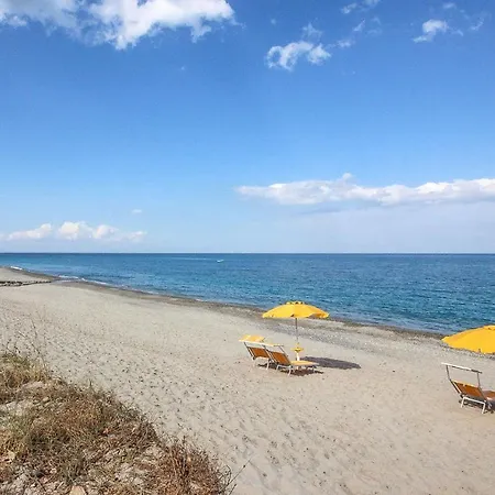 Beautiful In With 2 Bedrooms And Wifi דירה